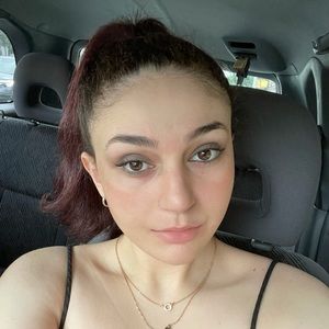 Meet your Posher, Leanna